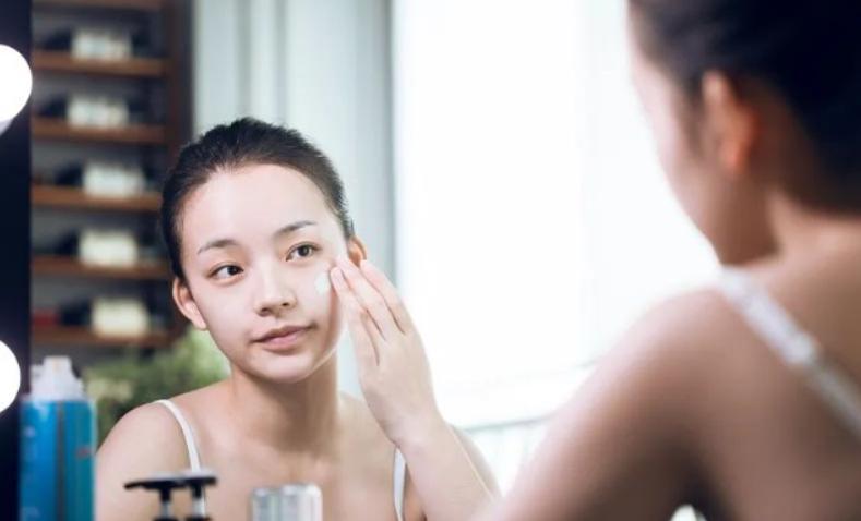 国货抗衰精华平价,很丑却很好用国货之光精华