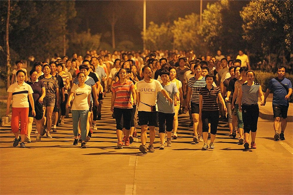 高空作业绳被七旬老头割断后续,老人割断工人安全绳工人怎么样了