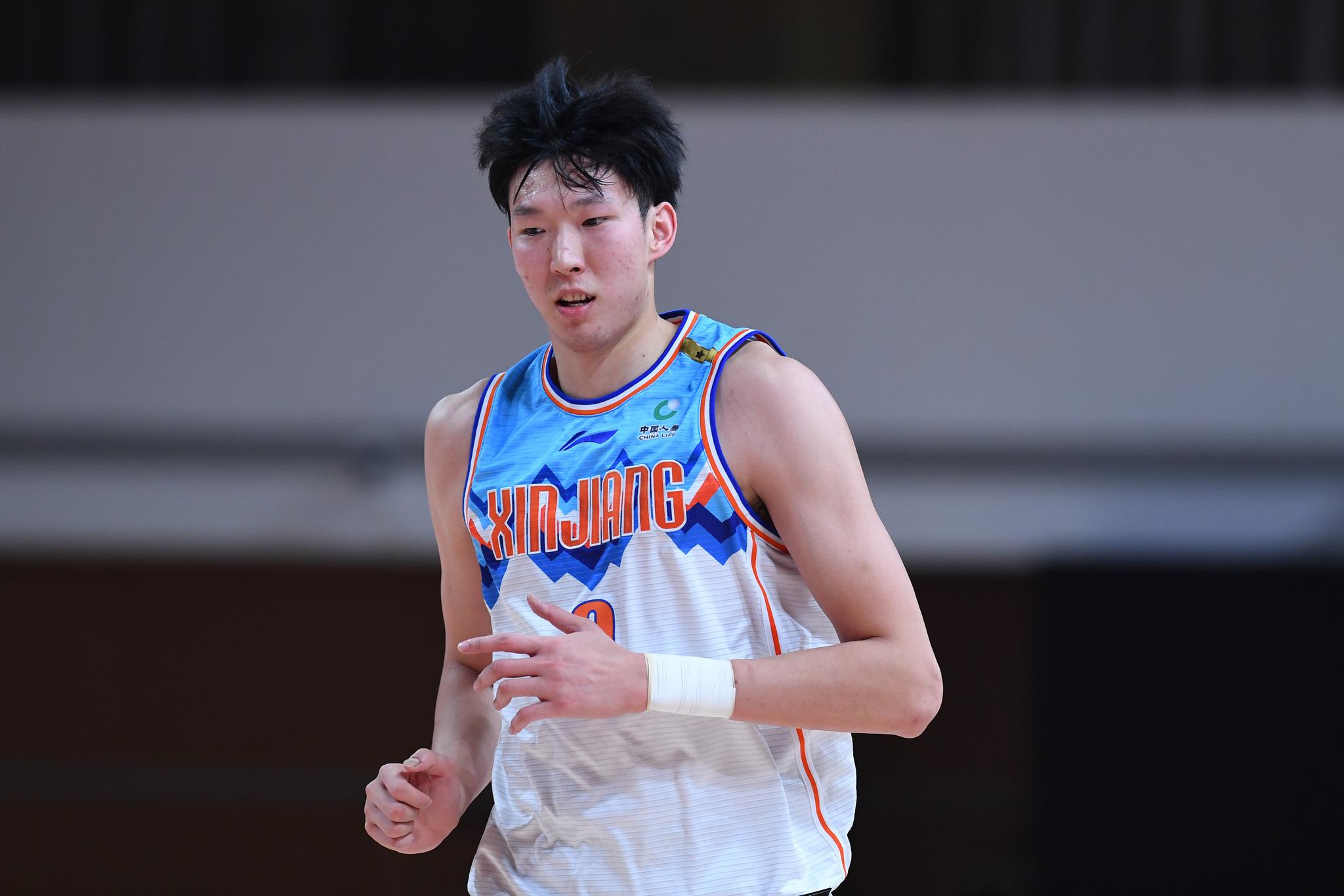 晚上21点，*疆新**男篮事件迎来重大反转，周琦被无视，*疆新**重回CBA