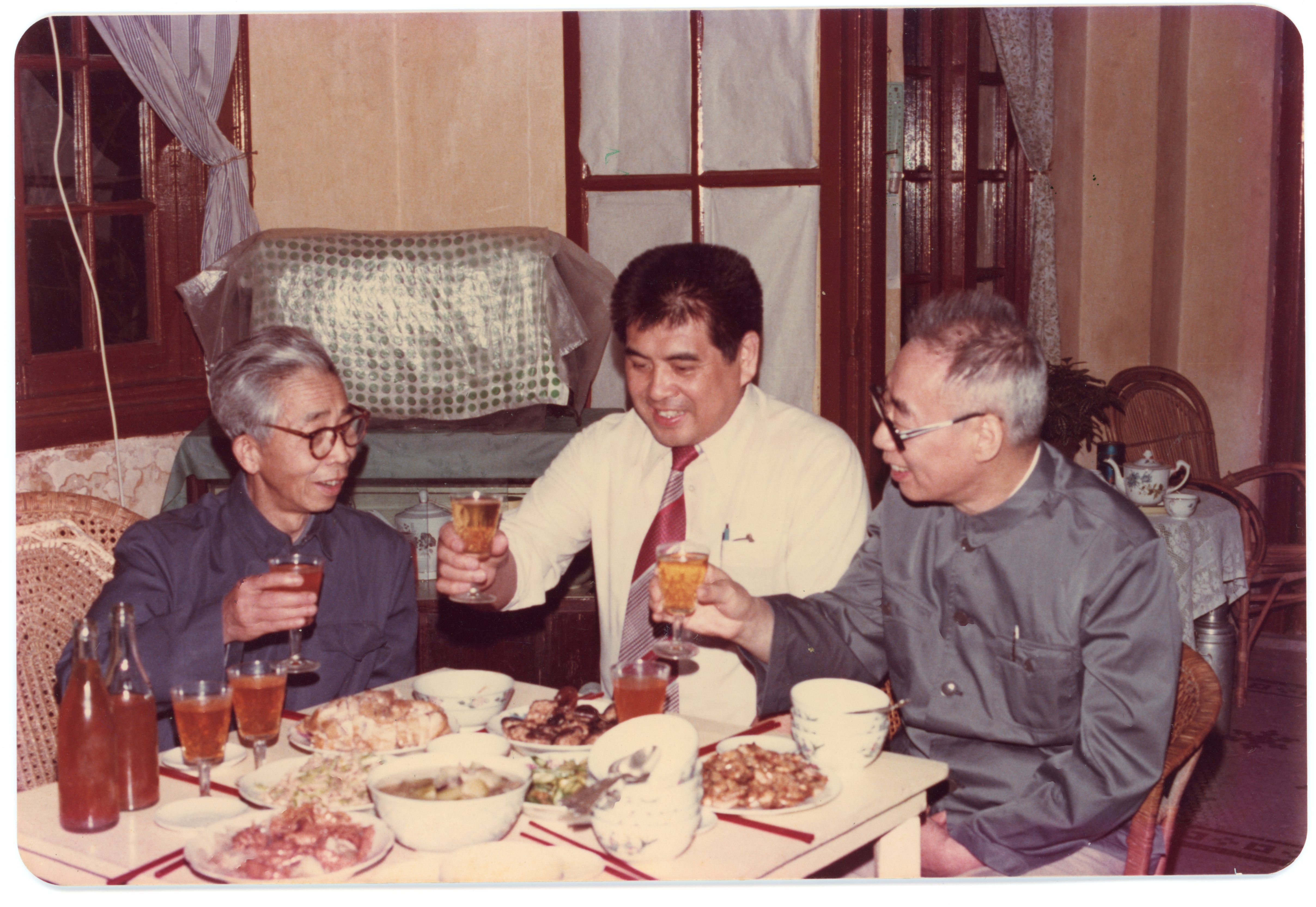 萧殷与港澳作家2：为何萧殷只保存七集《金陵*梦春**》？