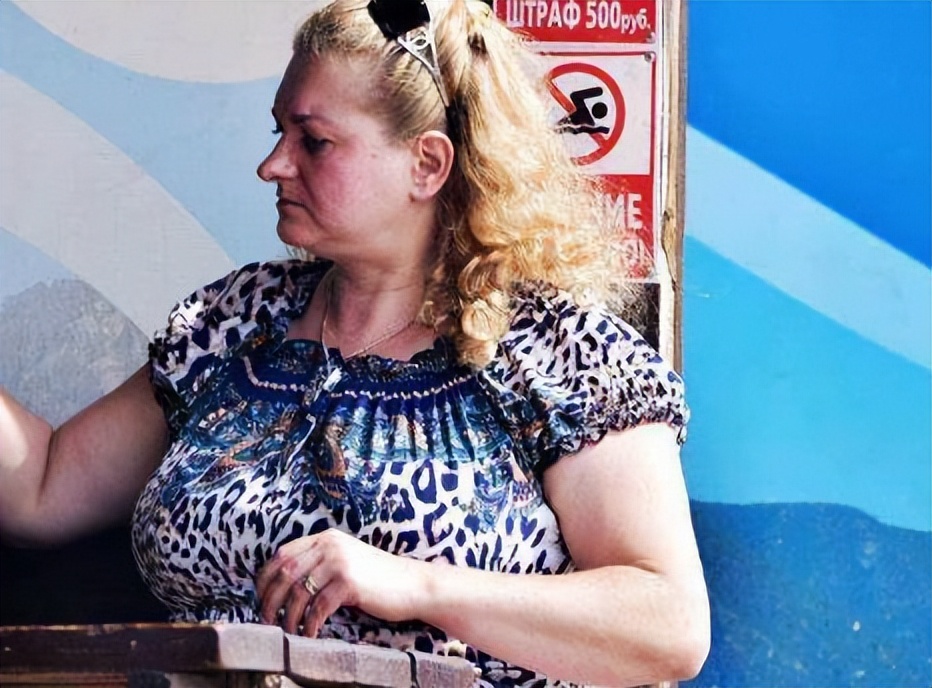 乌克兰美女涌入中国，表面是旅游，真正原因让中国男人乐开了花