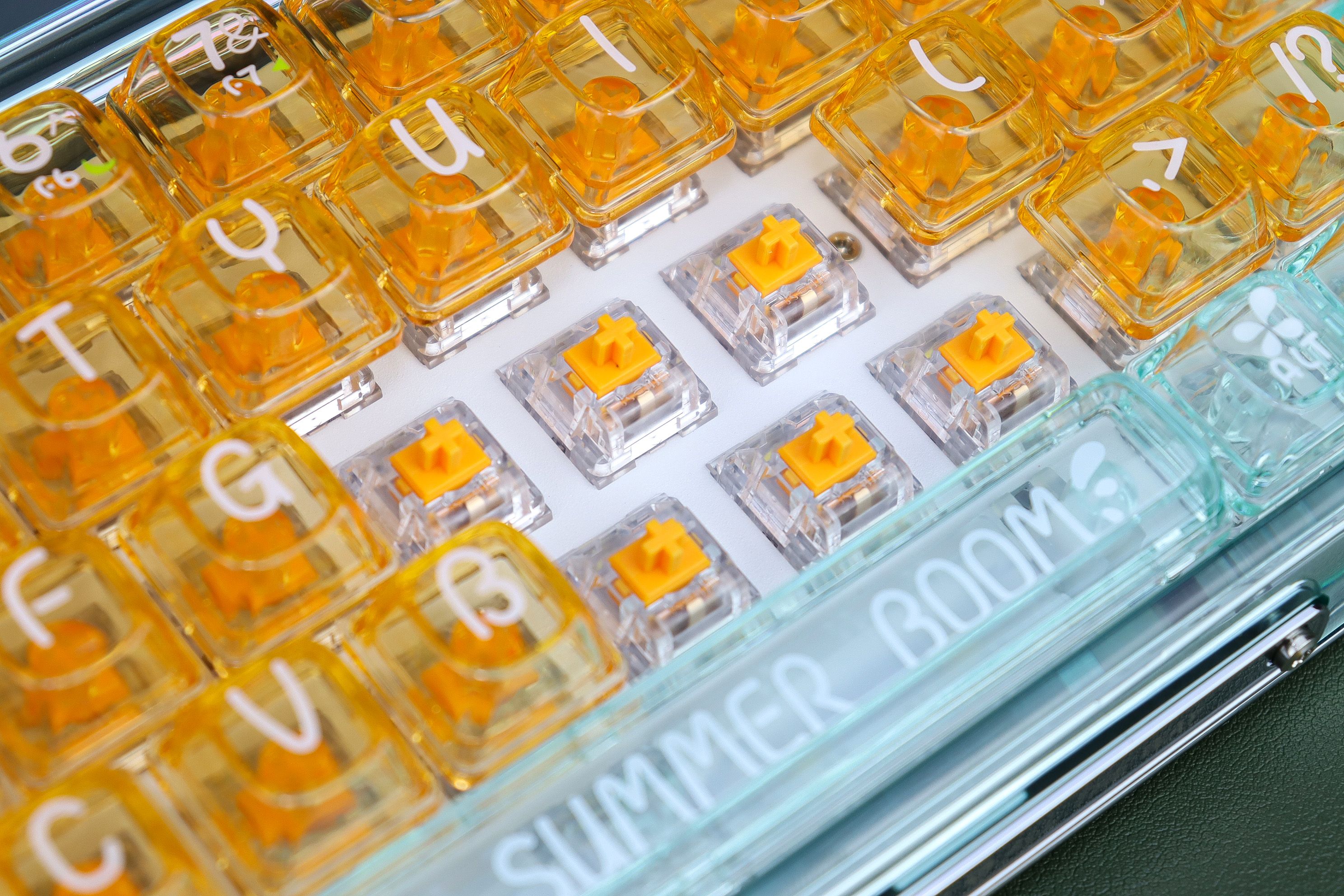 一千块，透明键盘，将手上那2平方做成工艺品的理念，我只爱洛斐