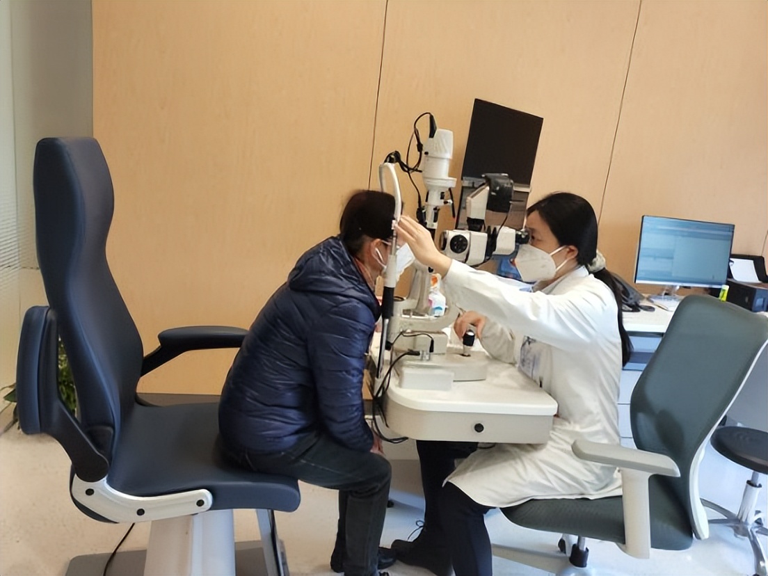 飞秒激光手术专治白内障,飞秒激光手术仪器治疗白内障