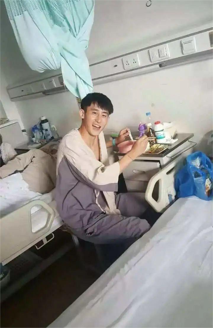 从体校顶级男神到“容貌尽毁”的病人，这个男孩经历了什么？