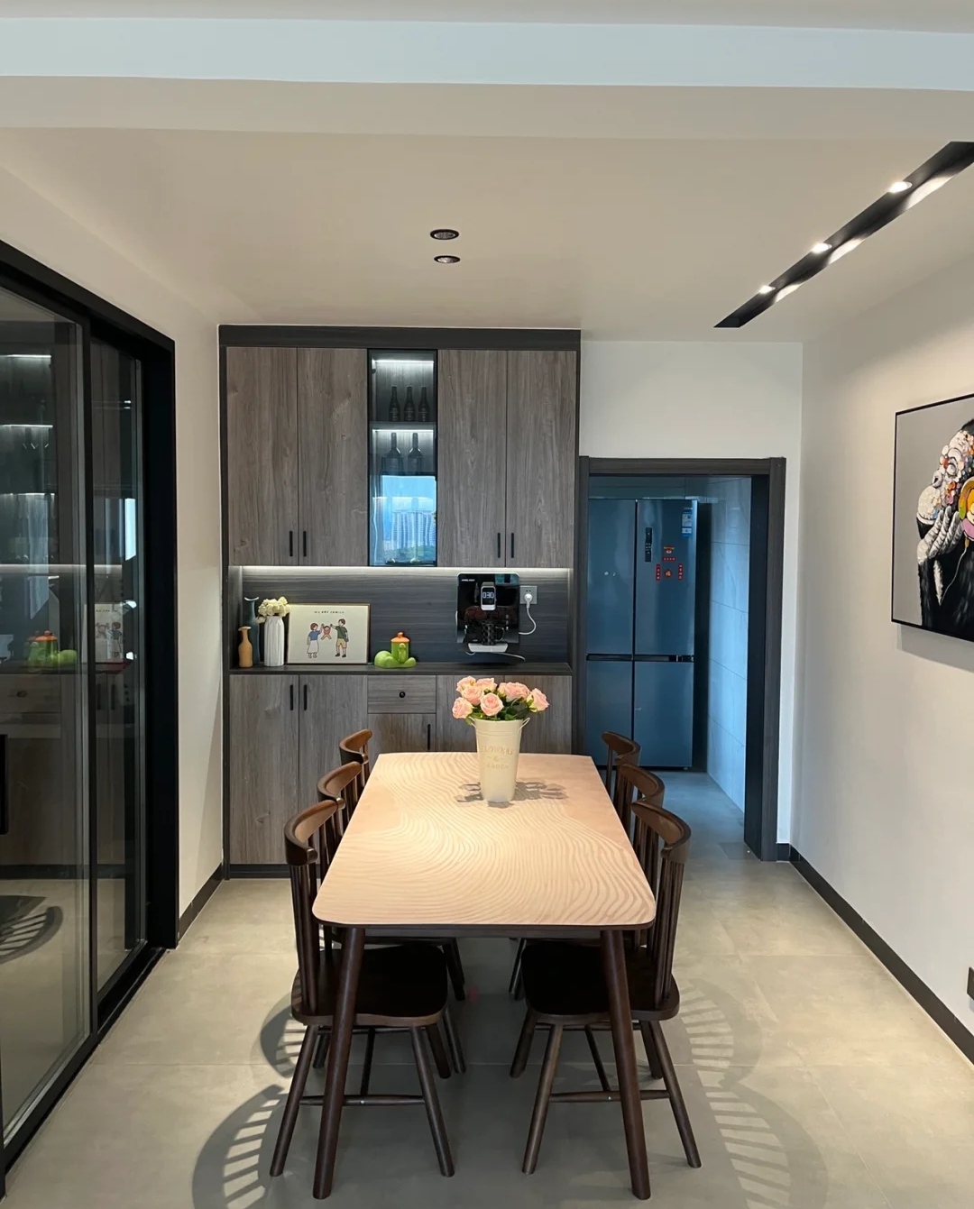 一对夫妻拒绝过度装修而走红,上海夫妻拒绝过度装修90平方米