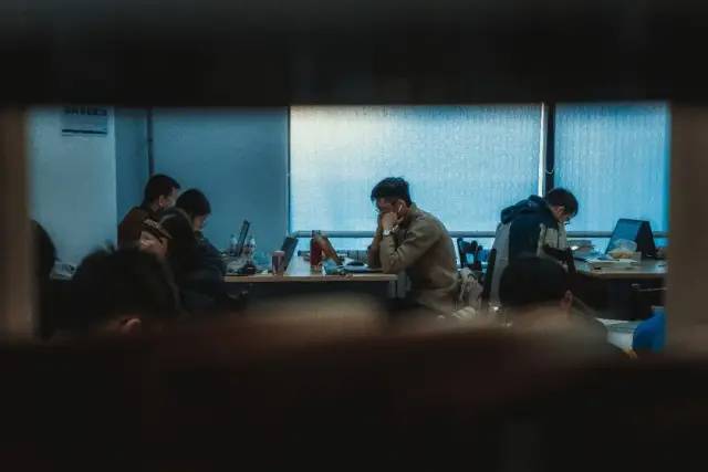 听我一句劝，去考研吧！一个扎心现实：金融圈现在不欢迎本科生