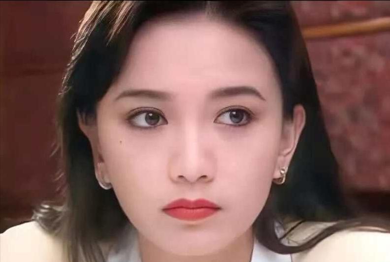 同样是“下撇嘴”，为什么有些人高级，有人则一脸苦相？答案在这