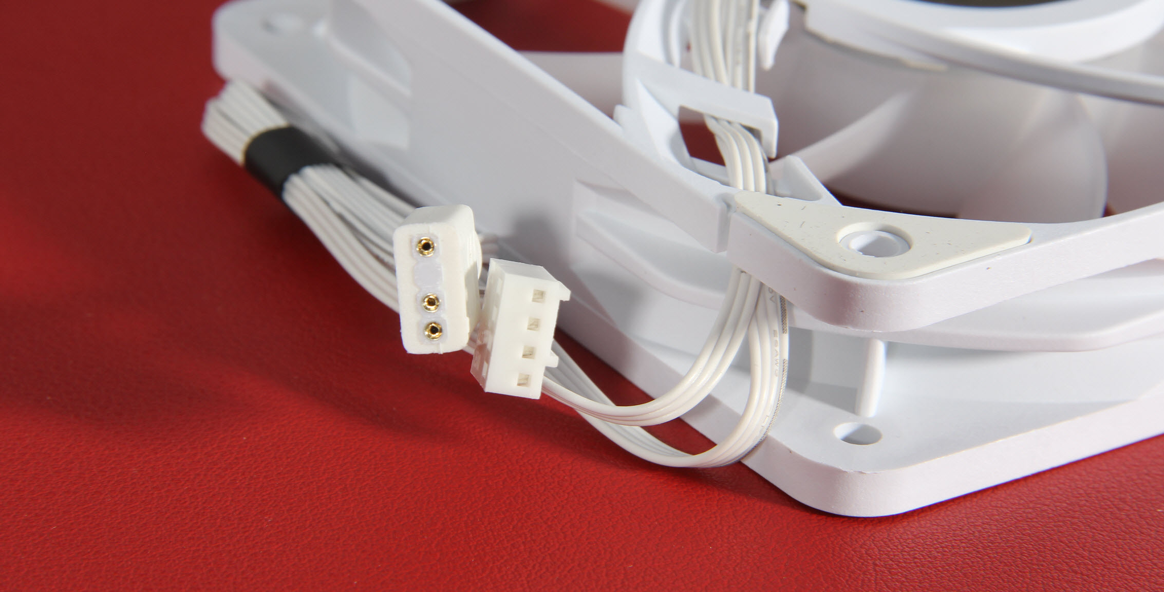 全风扇装机爱不爱？细数新机箱里的八把风扇