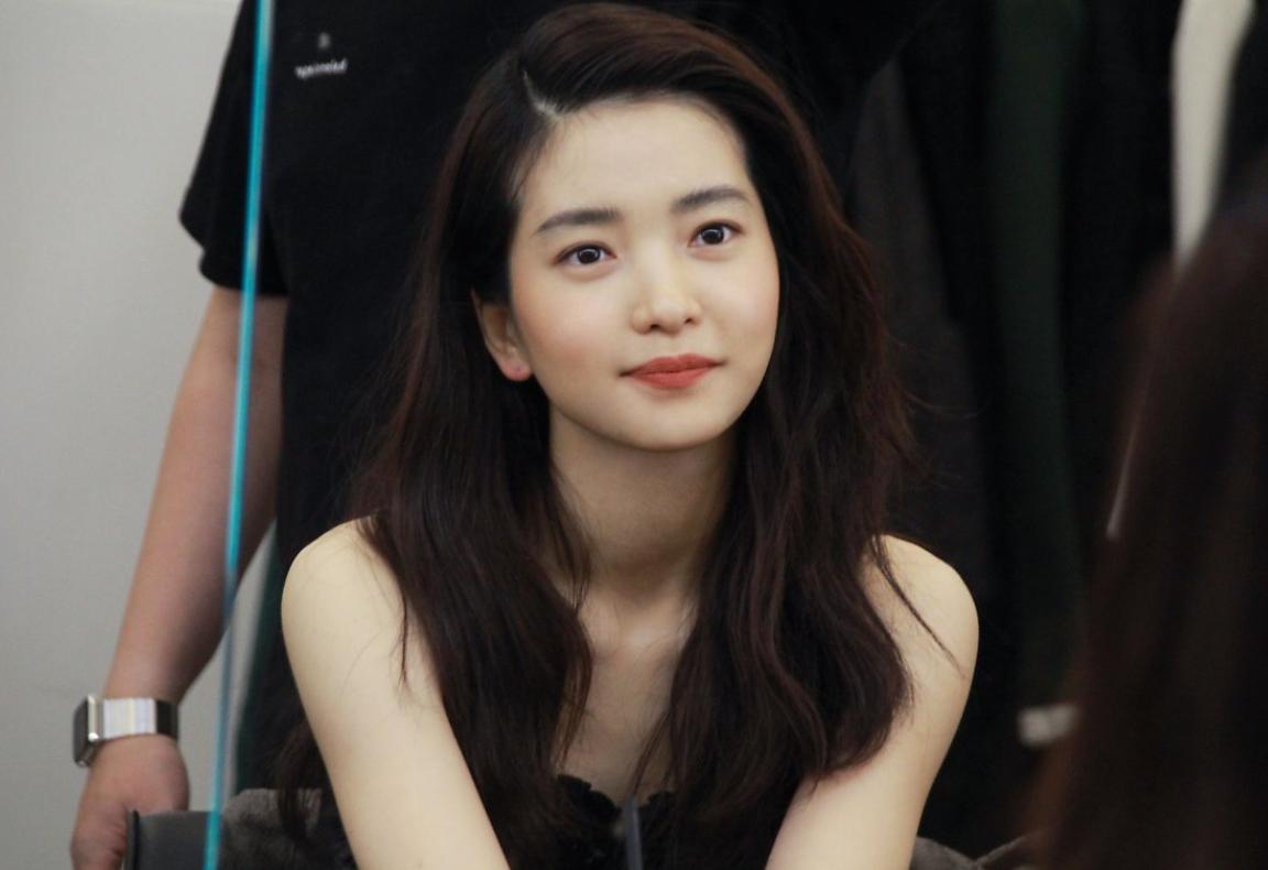 韩国女星申世京,金泰梨金敏喜绝美镜头