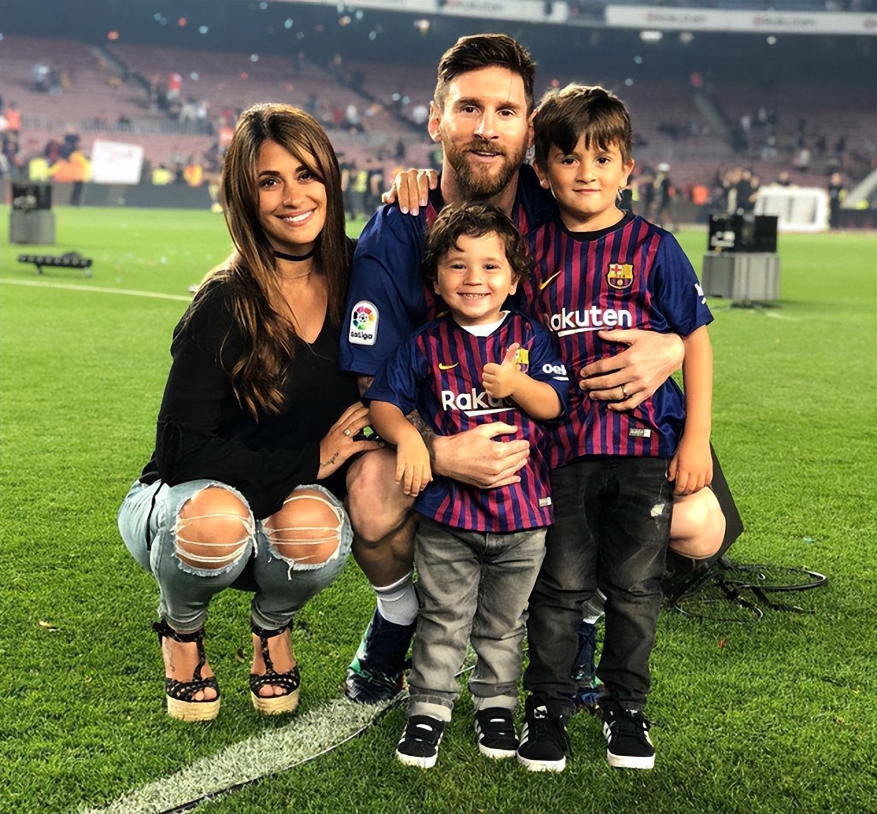 太美了！梅西妻子身材傲人，34岁韵味十足，气质胜乔治娜