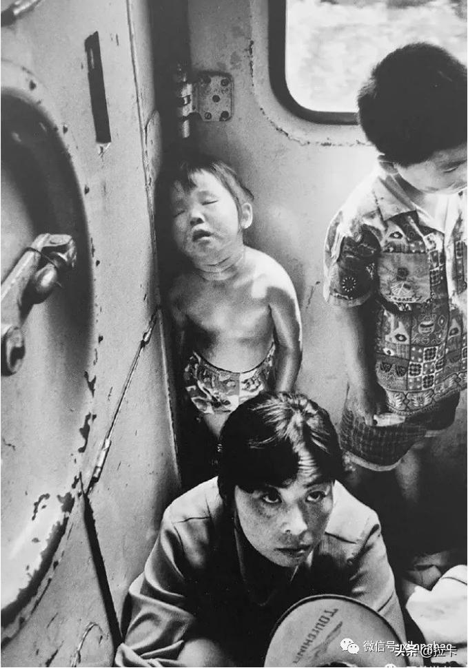 绿皮火车老照片,80年代绿皮火车里旧照片