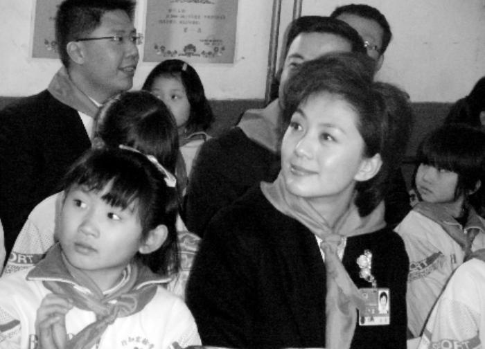 国脸女主持人海霞,央视美女主播海霞图片