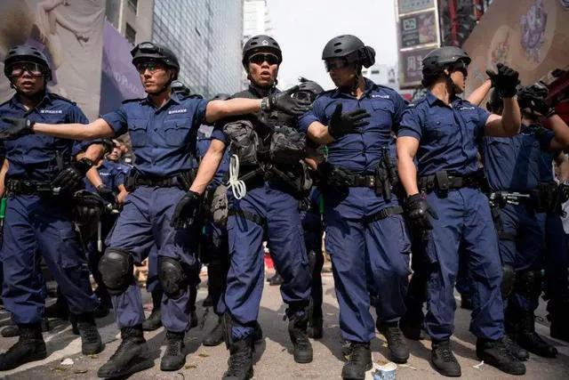 乱港分子都是什么货色？公开作乱刚被港警逮捕的他，可谓五毒俱全