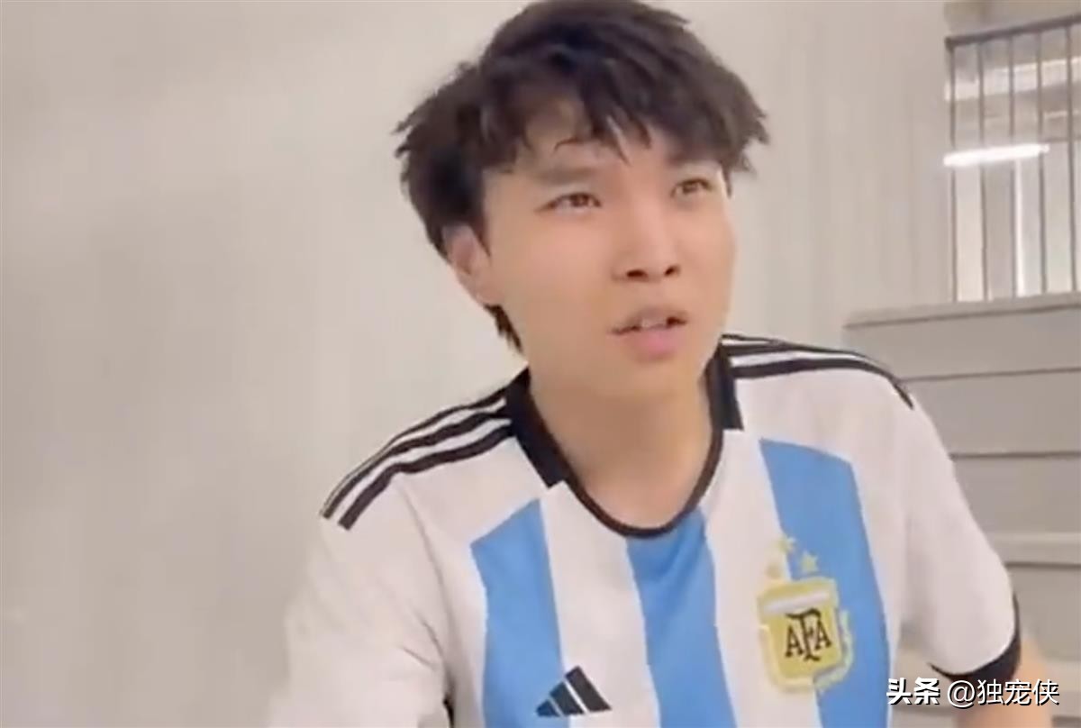 那个拥抱梅西的中国球迷后续如何,中国足球迷无数次伤心时刻