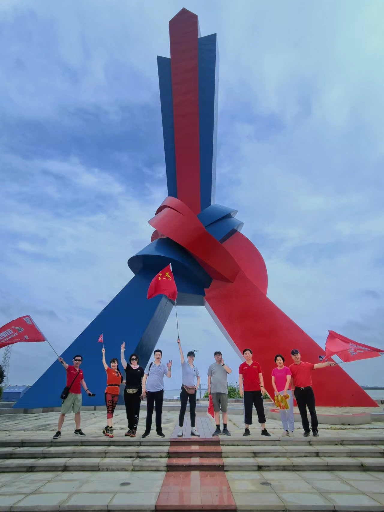 23辆车，64人，50天，17500公里，一辈子仅一次地环驾中国梦之旅