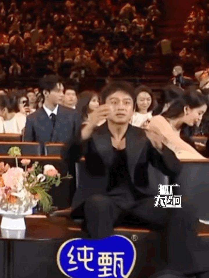 微博之夜各明星镜头,明星微博之夜照妖镜