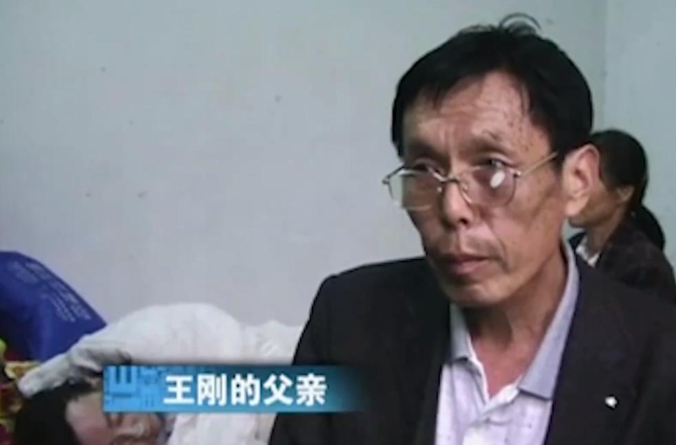 32岁小伙沉迷网络游戏死亡,网吧网瘾少年猝死的案例