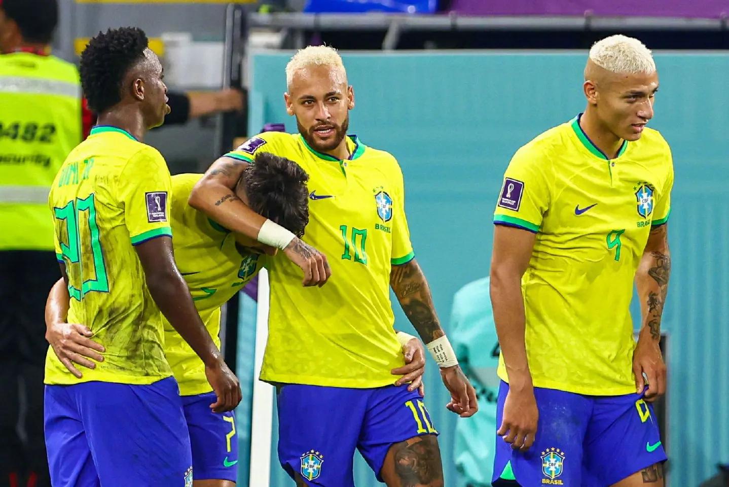 内马尔秀出了桑巴,内马尔展现桑巴之舞