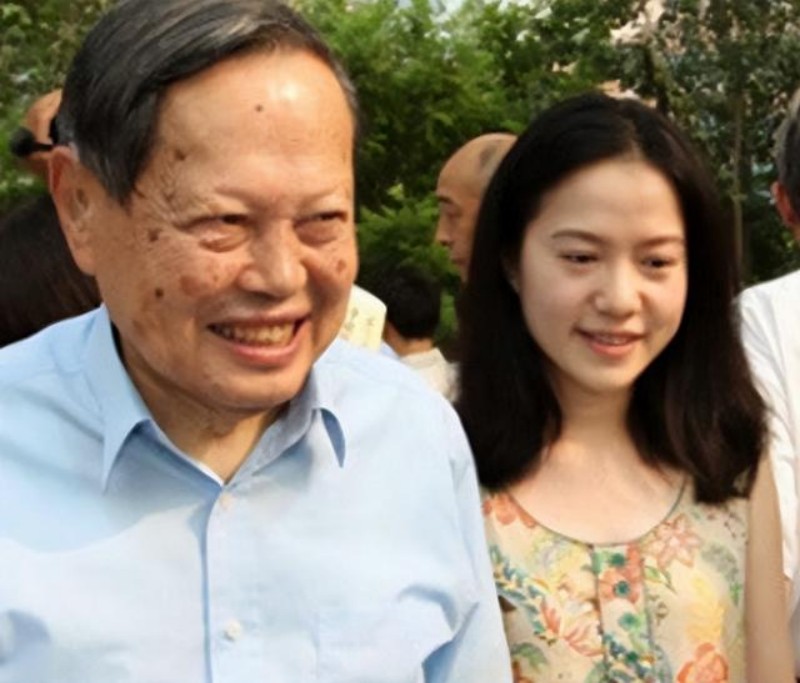 翁帆和杨振宁结婚二十年后的年龄,杨振宁和翁帆已经结婚几年了