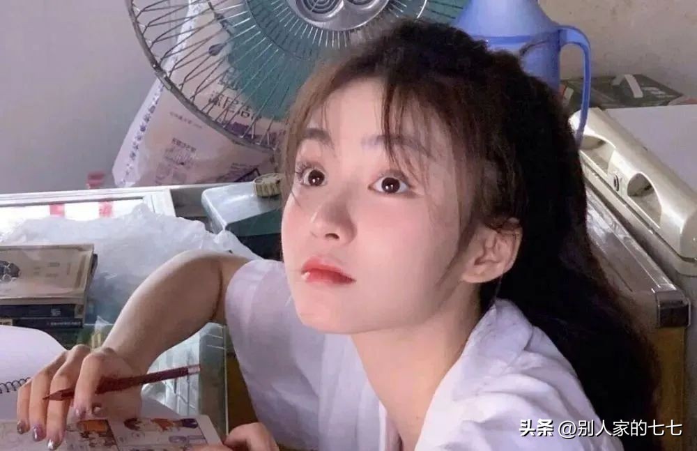 男人偷偷喜欢你的8个表现,男人偷偷喜欢你的12个表现