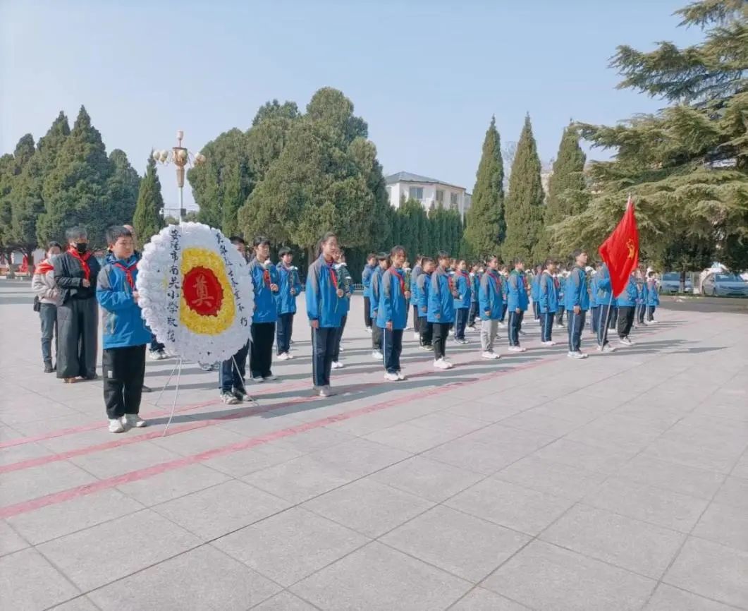 小学缅怀革命先烈主题活动,育才小学开展缅怀先烈