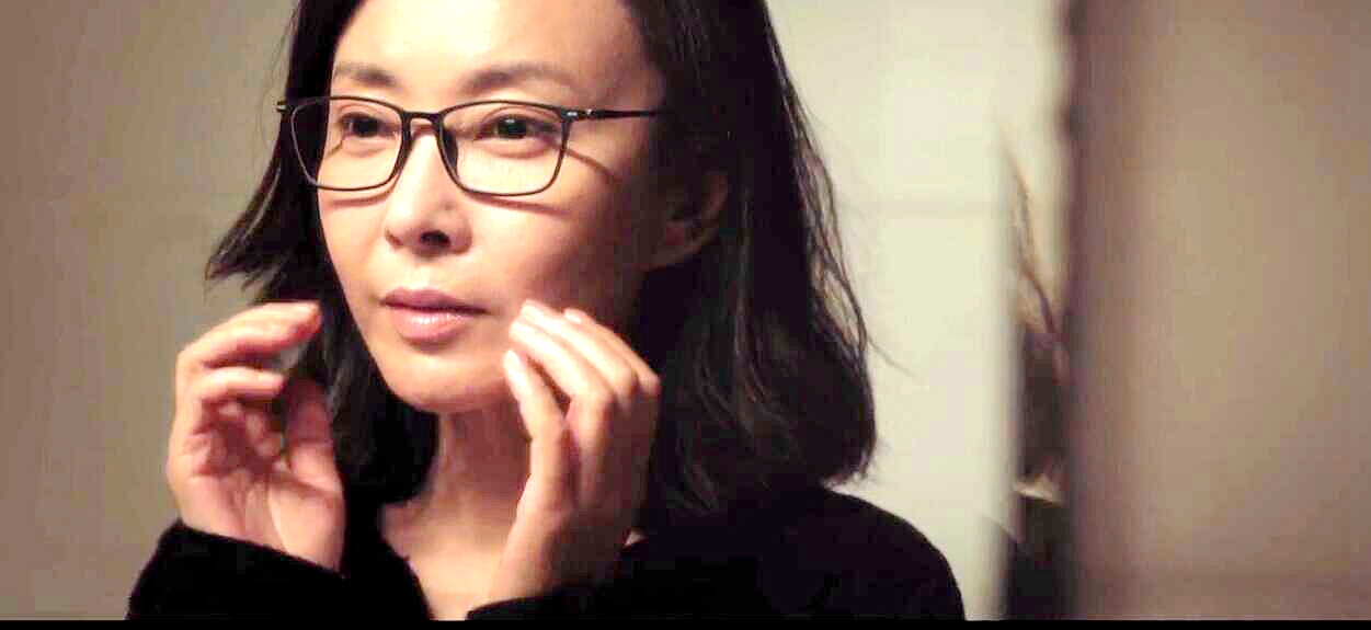 对手：两个与间谍搭边的女角，均领盒饭离场！索求与付出？都不该