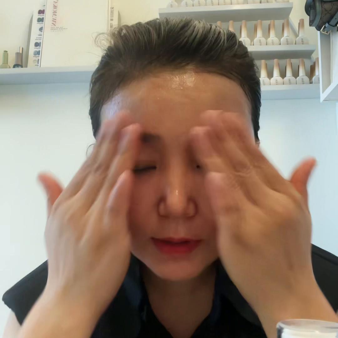 皮肤光滑细腻的女人,使皮肤光滑细腻的方法