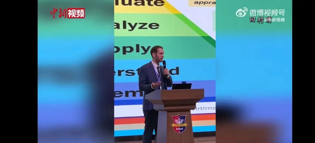 女子晒老公回家和返程,女子晒老公回乡