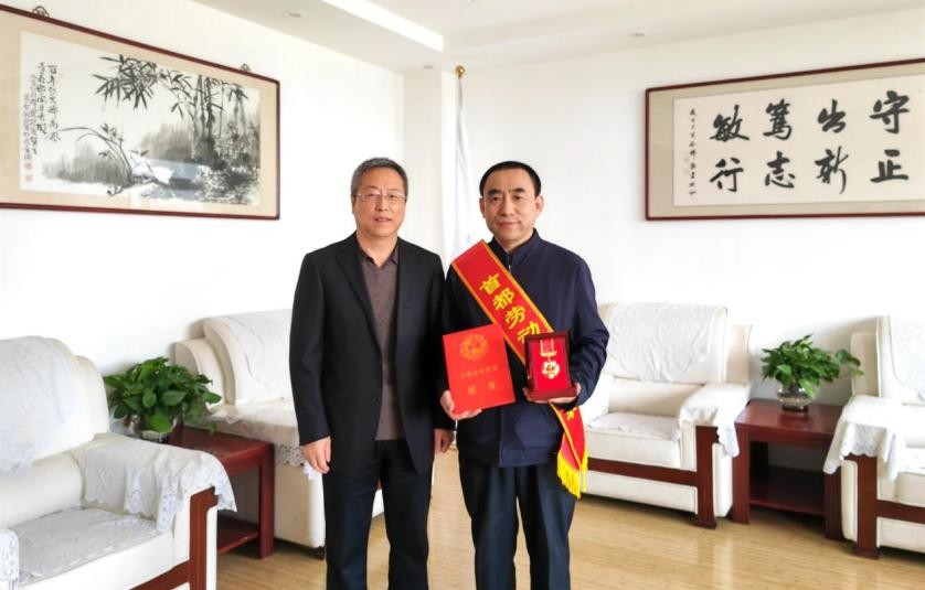 捧回国家大奖、获评“教育先锋”！近日，北京教授再获“劳动奖章”