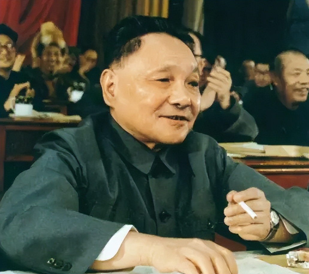 1977年美国务卿访华，谈及台湾问题时邓公放话：只给你们两个选择