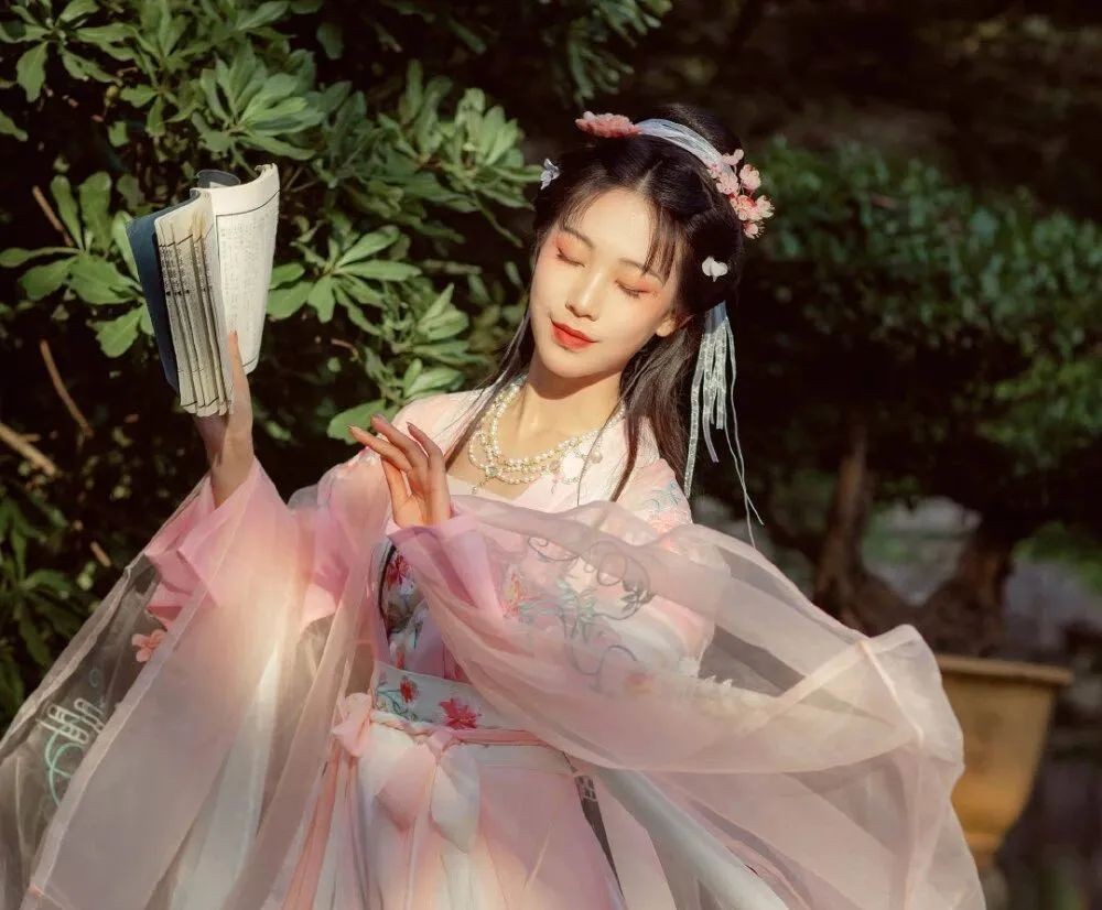 适合发朋友圈的诗句感悟,适合发朋友圈的诗句经典语录