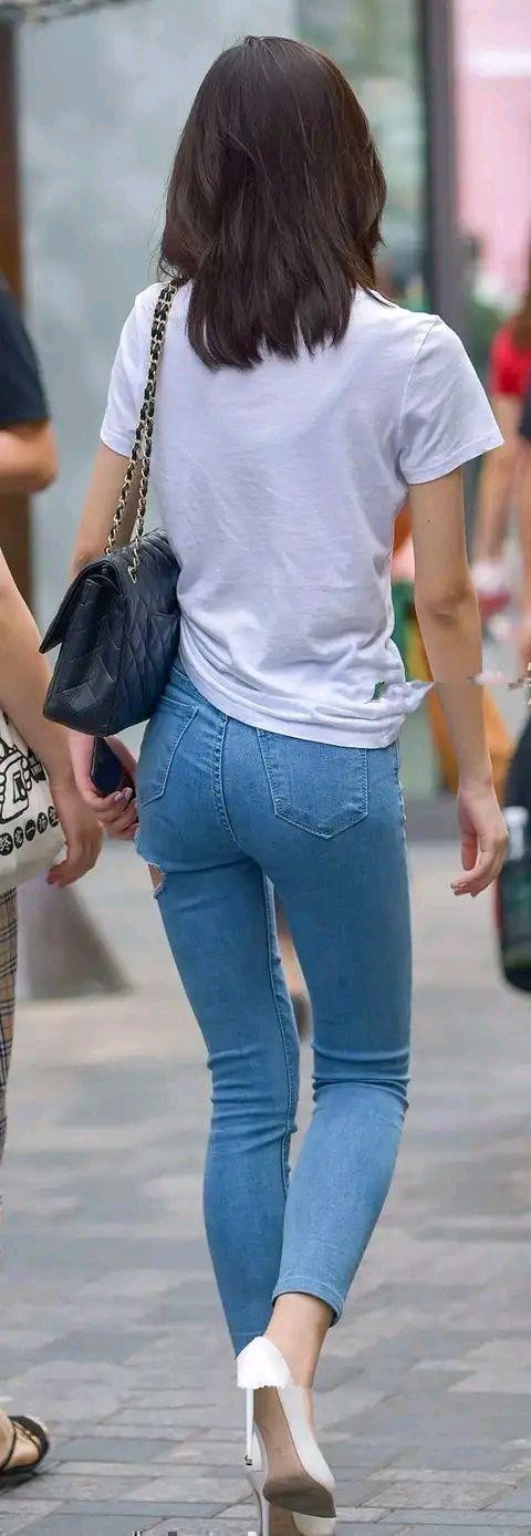 基础款穿搭轻松舒适文艺感十足,复古风阔腿牛仔裤穿搭