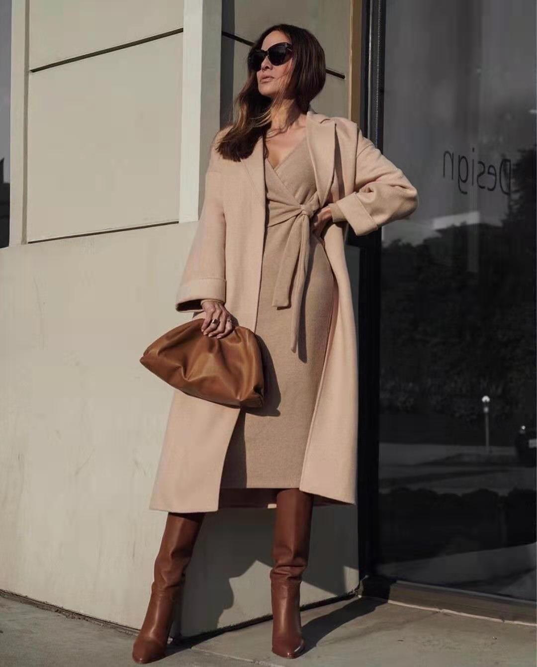 棕驼色大衣高级感穿搭,米驼棕大衣配什么颜色的内搭衬衫