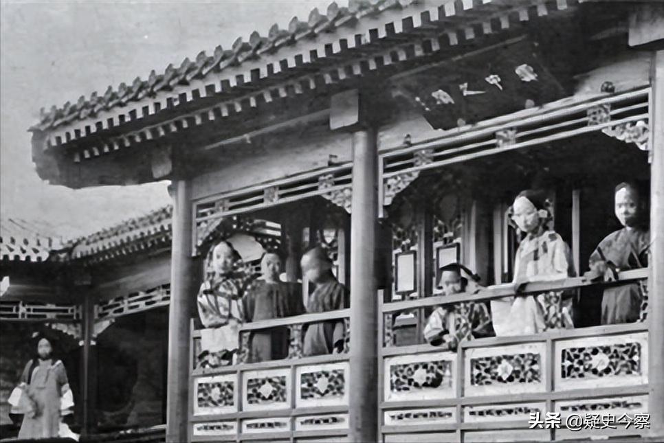 上海锦江饭店创始人，13岁进*楼青**，遭丈夫歧视后主动离婚活成传奇