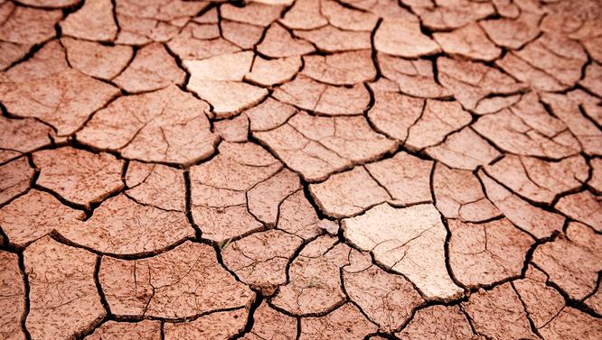 舌中凹陷有裂纹怎么回事,舌中部凹陷裂纹中医代表什么