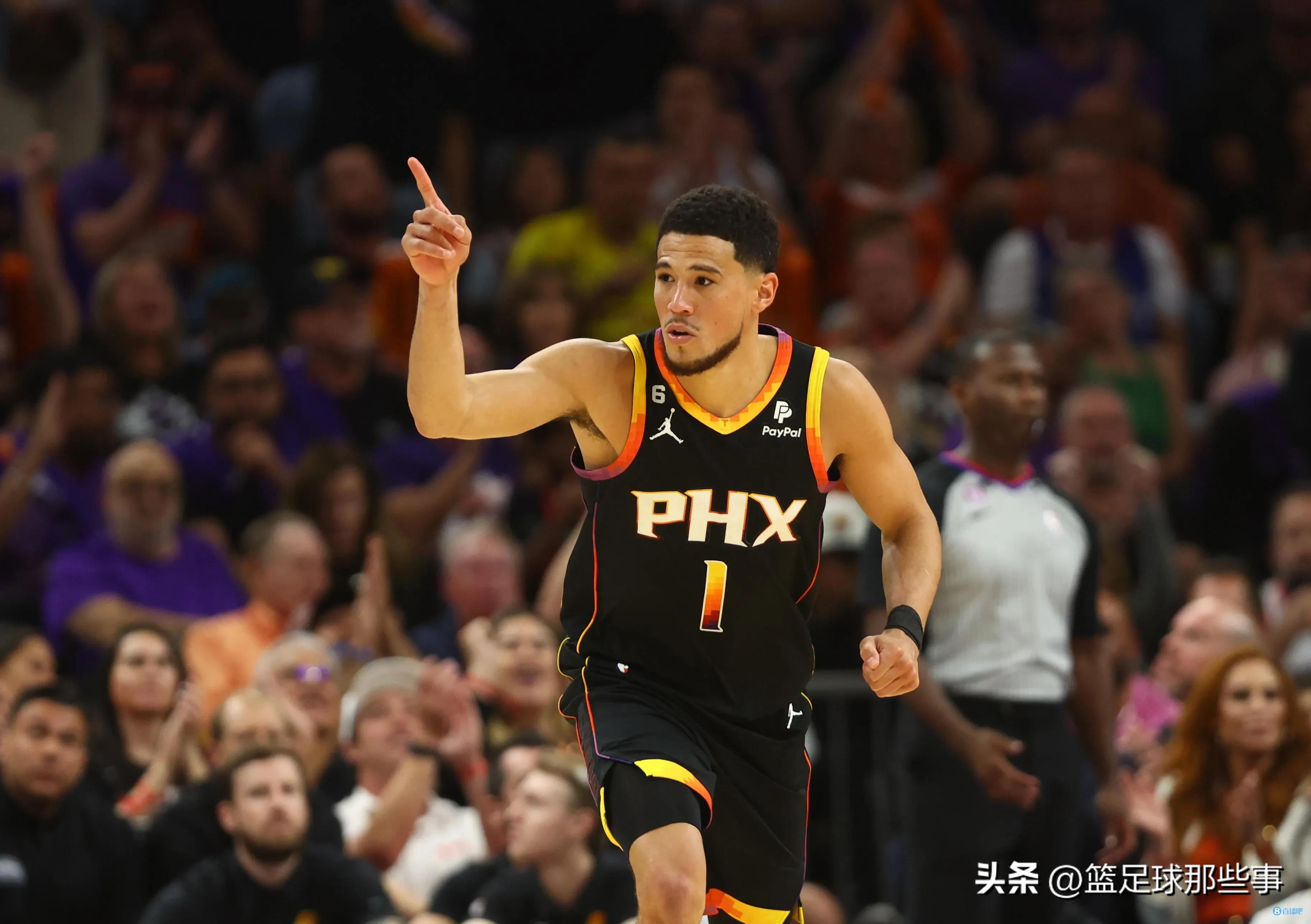 约基奇32分大逆转掘金,约基奇2+1布克