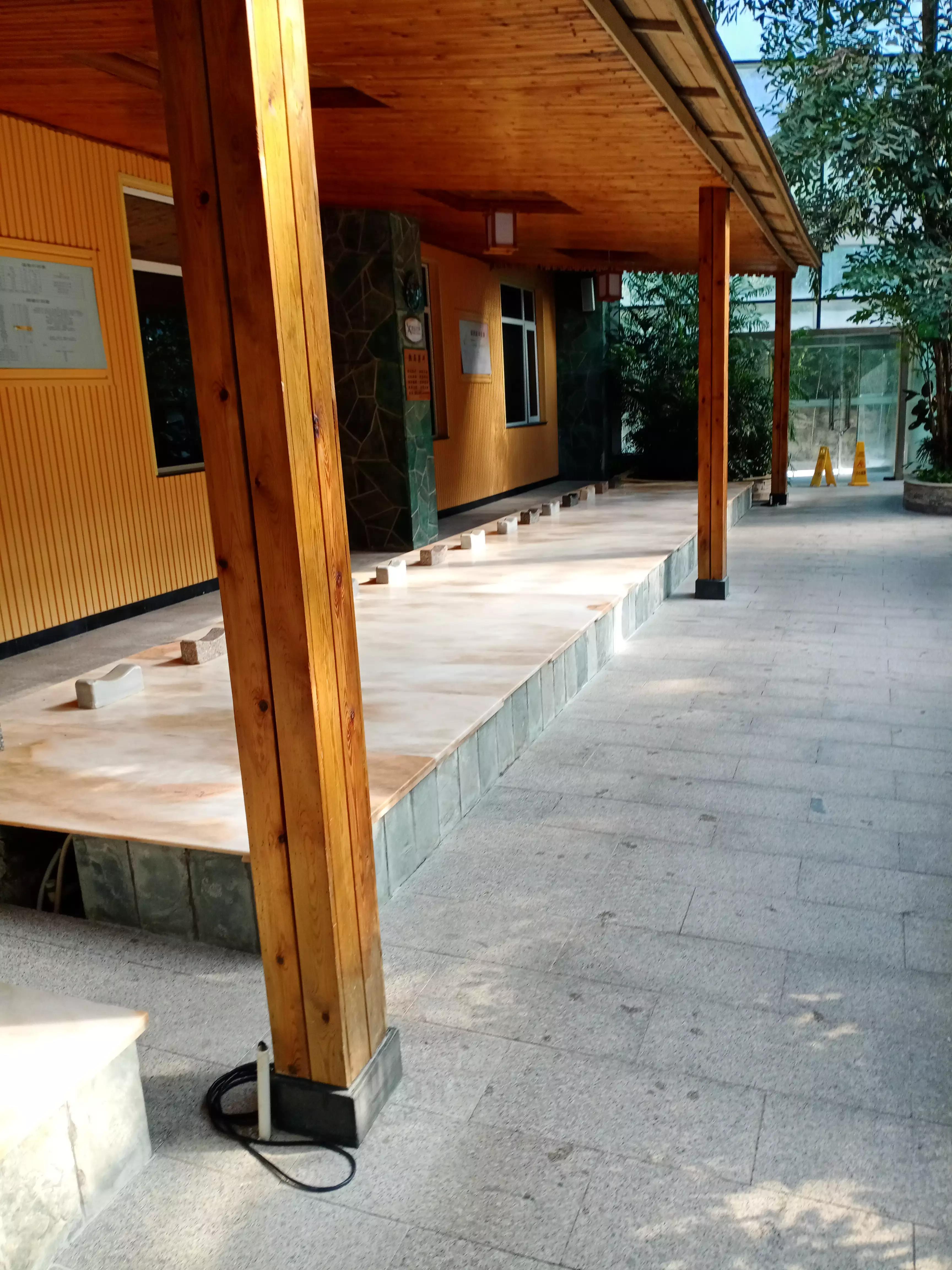 最好的温泉是硫磺温泉吗,凤山温泉和白鹿温泉度假村哪个好