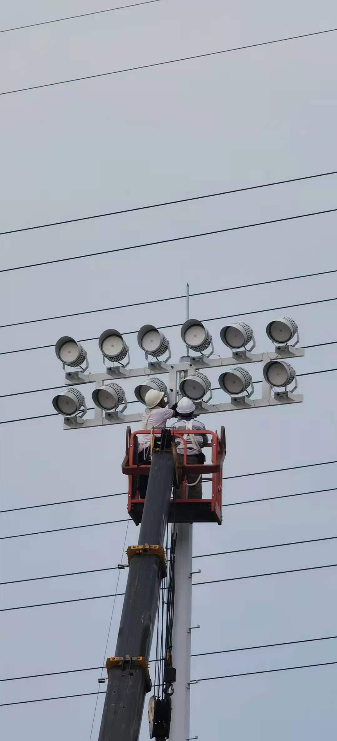 高杆灯球场灯,选什么球场灯更节能