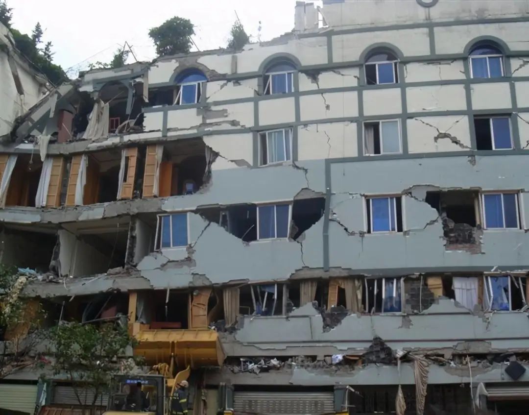 90后大学生回乡带村民致富,汶川80后女孩放弃工作回乡创业