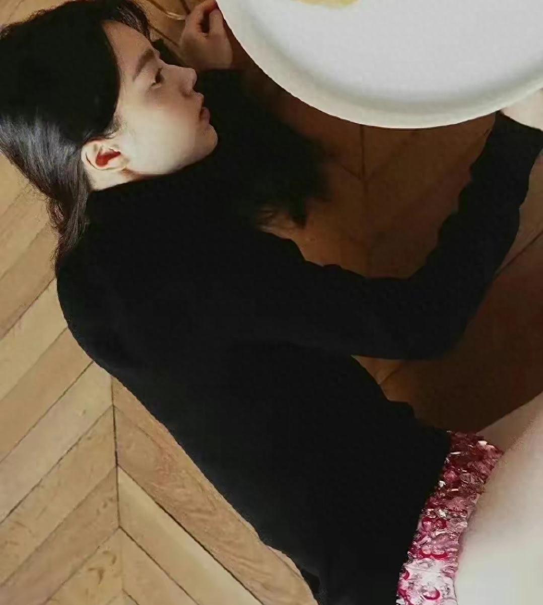 半露*裤内**、露下乳？这些女明星真是把诱惑穿在了身上