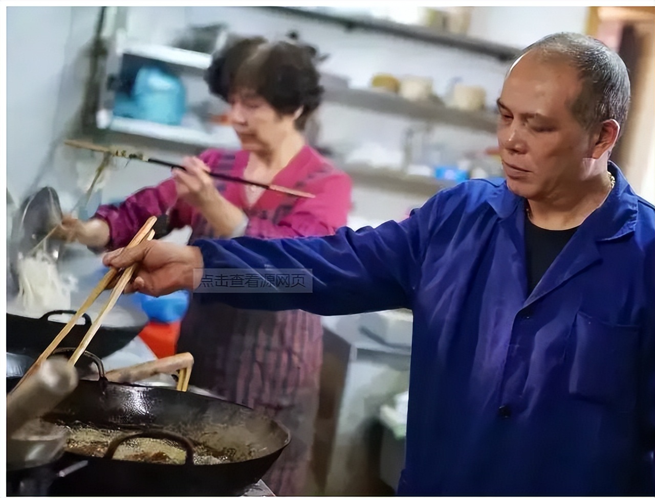 我温州姑娘，在韩国卖化妆品多年，回头客非常多，靠的是真心实意