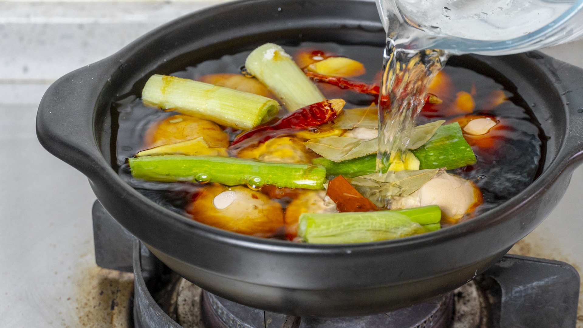 买鸡蛋是挑大的好还是小的好,买鸡蛋时买几个才不会尴尬