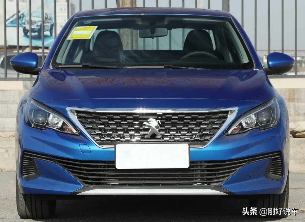 标致408空间大还是轩逸空间大,花同样的钱你会选哪个