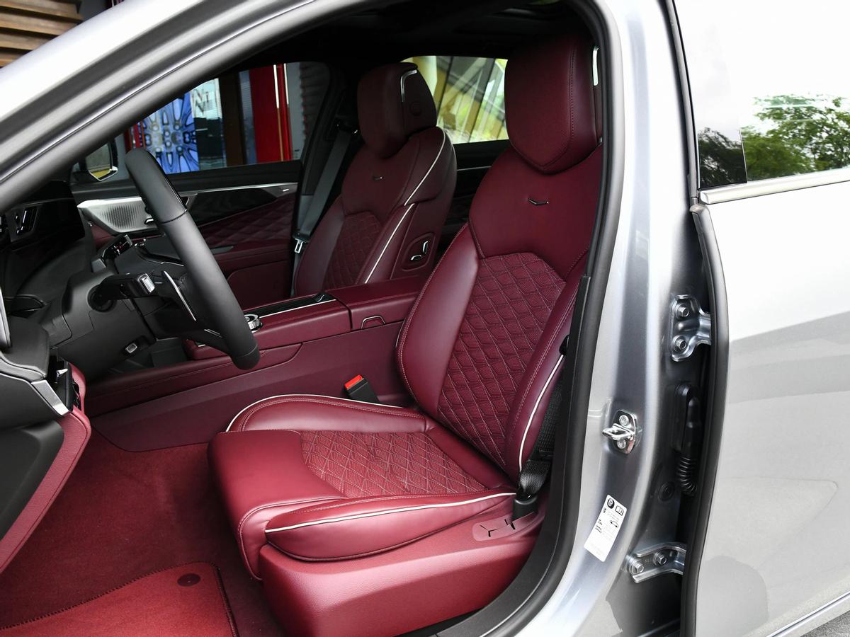 低调又高级的轿车,低调而又豪华的年轻轿车