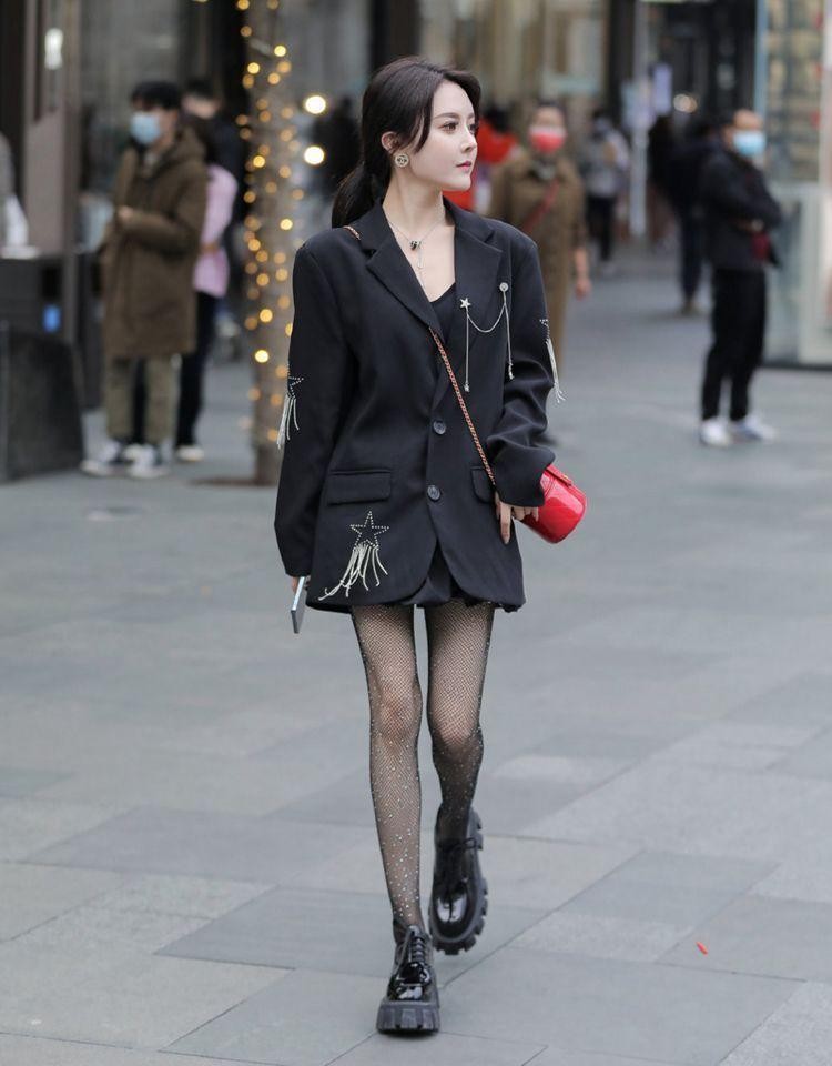 2023年最新款西装女装搭配,怎么穿高级减龄西装女装