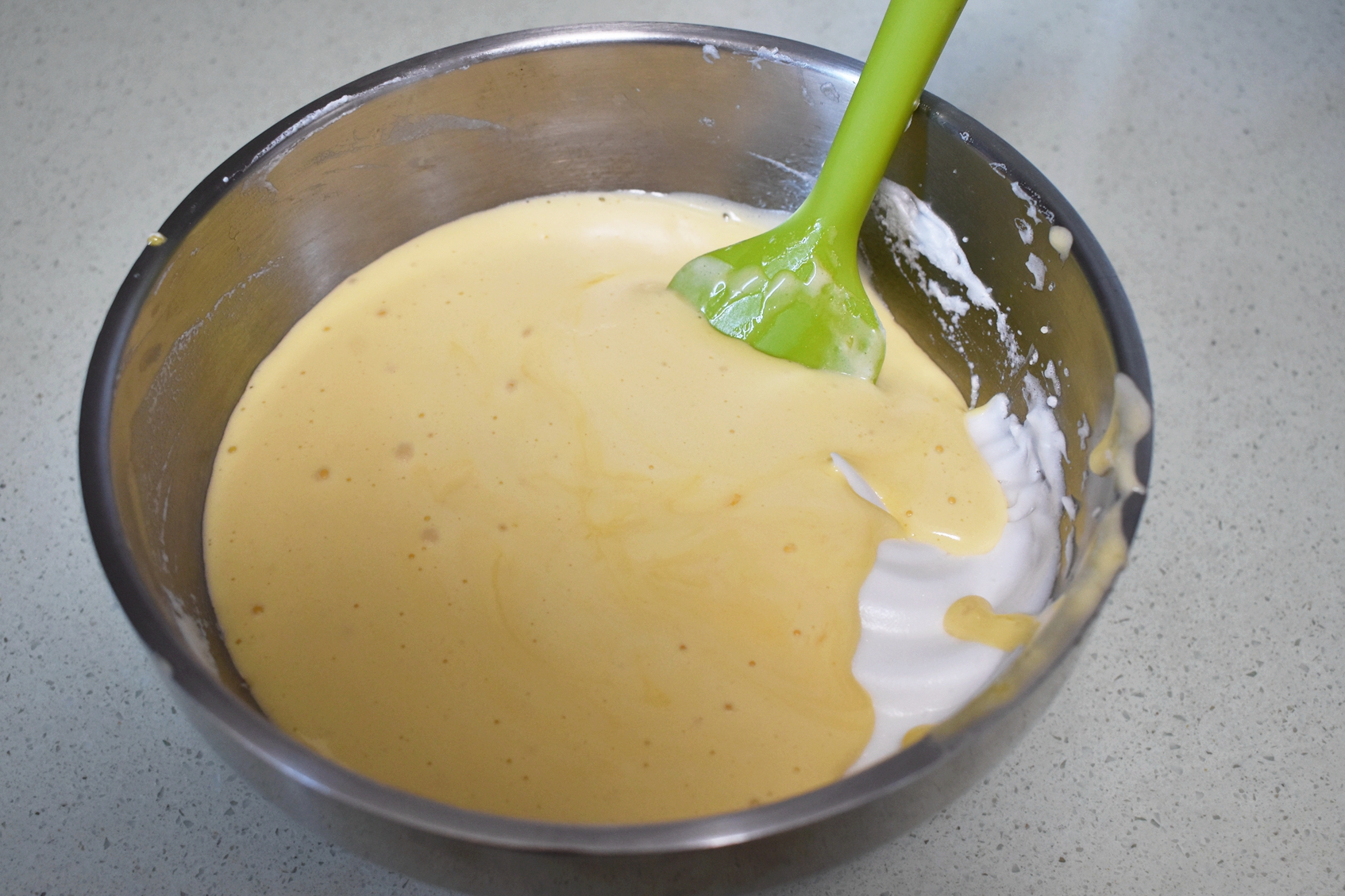 蓬松柔软的蛋糕该怎么做,用烤箱怎么做蛋糕蓬松柔软