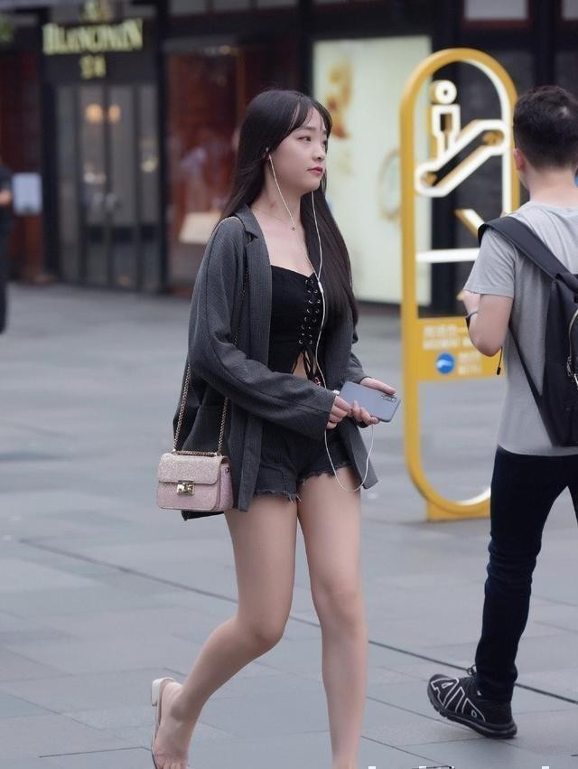 阔脚裤优雅大气高级感穿搭,艳粉红色裤子穿搭高级感