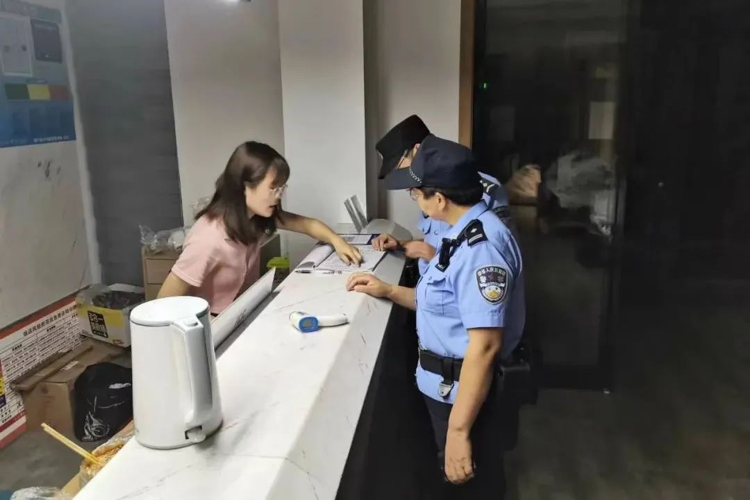 夏季治安打击整治“百日行动”丨尽锐出战！河南洛阳公安全力开展夏夜治安巡查宣防第二次集中统一行动