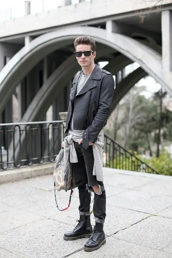 大黄靴和牛仔裤搭配,皮靴配牛仔裤