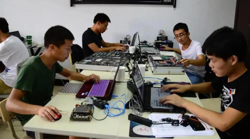 这些专业就业稳定又吃香你会选吗,大学十大有前途好就业专业